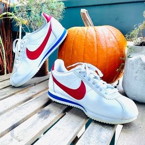 Amazing Women’s leather classic Nike Cortez